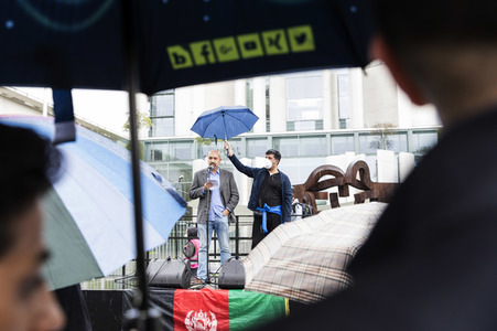 Demonstration 'Luftbrücke jetzt! Schafft sichere Fluchtwege aus Afghanistan!' in Berlin