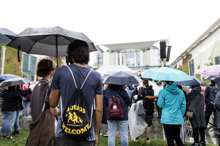 Demonstration 'Luftbrücke jetzt! Schafft sichere Fluchtwege aus Afghanistan!' in Berlin