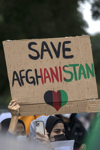 Demonstration 'Luftbrücke jetzt! Schafft sichere Fluchtwege aus Afghanistan!' in Berlin