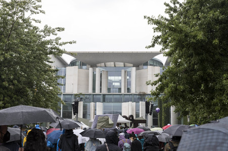 Demonstration 'Luftbrücke jetzt! Schafft sichere Fluchtwege aus Afghanistan!' in Berlin