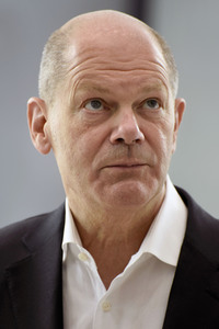 Olaf Scholz besucht die Merck KGaA in Darmstadt