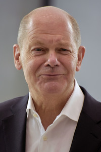 Olaf Scholz besucht die Merck KGaA in Darmstadt