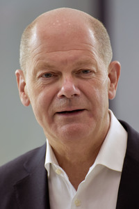 Olaf Scholz besucht die Merck KGaA in Darmstadt