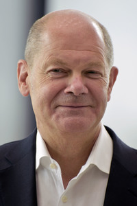 Olaf Scholz besucht die Merck KGaA in Darmstadt