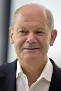 Olaf Scholz besucht die Merck KGaA in Darmstadt
