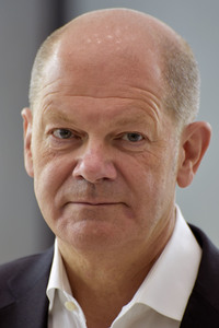 Olaf Scholz besucht die Merck KGaA in Darmstadt