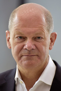 Olaf Scholz besucht die Merck KGaA in Darmstadt