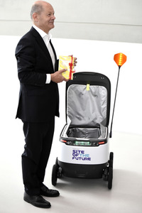 Olaf Scholz besucht die Merck KGaA in Darmstadt