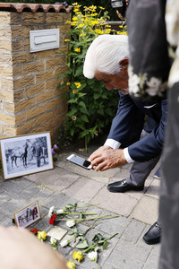 Verlegung eines Stolpersteins für NS-Opfer Bruno Lüdke in Berlin