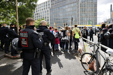 Demonstration von Kritikern der Corona-Maßnahmen in Berlin