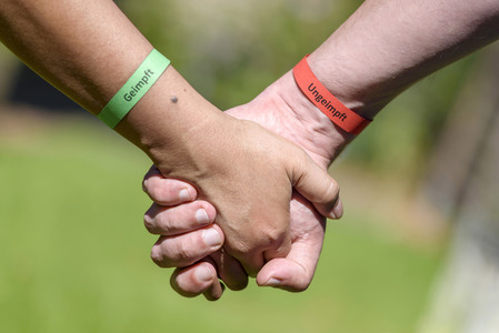 Symbolfoto geimpft und ungeimpft