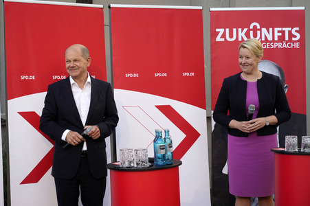 Olaf Scholz und Franziska Giffey beim Zukunftsgespräch in Berlin