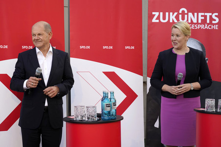 Olaf Scholz und Franziska Giffey beim Zukunftsgespräch in Berlin