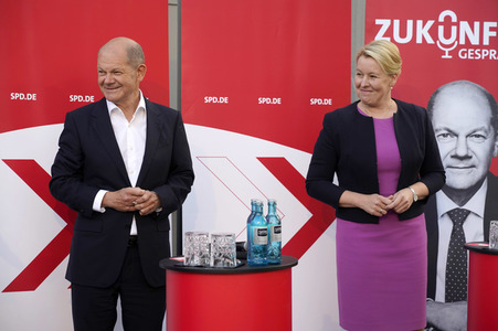 Olaf Scholz und Franziska Giffey beim Zukunftsgespräch in Berlin