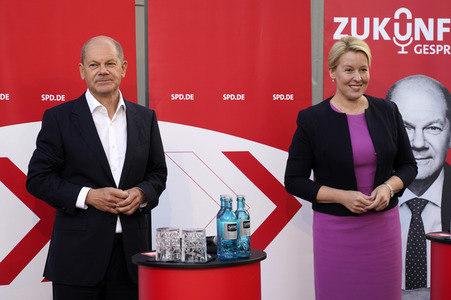 Olaf Scholz und Franziska Giffey beim Zukunftsgespräch in Berlin