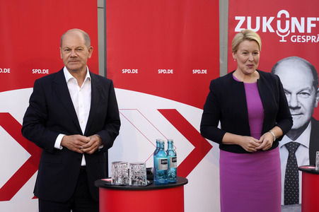 Olaf Scholz und Franziska Giffey beim Zukunftsgespräch in Berlin