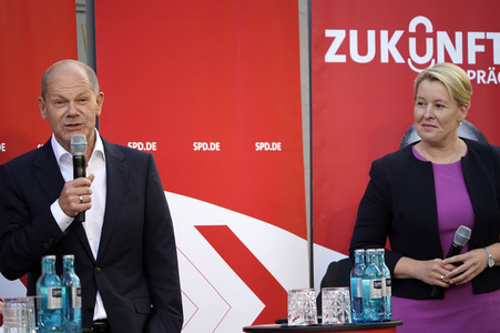 Olaf Scholz und Franziska Giffey beim Zukunftsgespräch in Berlin