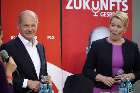 Olaf Scholz und Franziska Giffey beim Zukunftsgespräch in Berlin