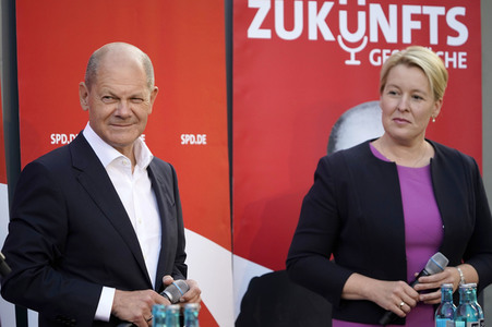 Olaf Scholz und Franziska Giffey beim Zukunftsgespräch in Berlin