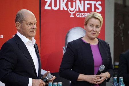 Olaf Scholz und Franziska Giffey beim Zukunftsgespräch in Berlin