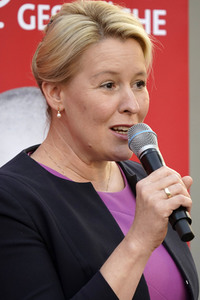 Olaf Scholz und Franziska Giffey beim Zukunftsgespräch in Berlin