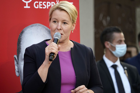 Olaf Scholz und Franziska Giffey beim Zukunftsgespräch in Berlin