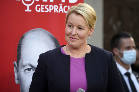 Olaf Scholz und Franziska Giffey beim Zukunftsgespräch in Berlin