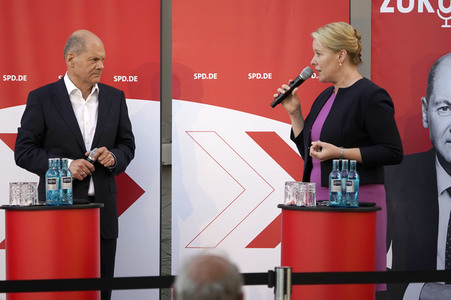 Olaf Scholz und Franziska Giffey beim Zukunftsgespräch in Berlin