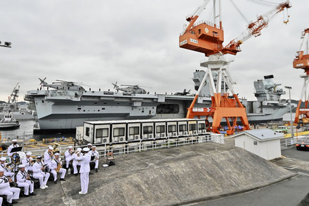Ankunft der HMS Queen Elizabeth in Yokosuka