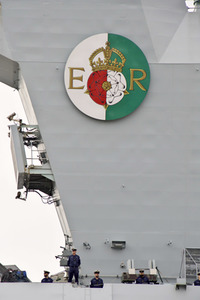 Ankunft der HMS Queen Elizabeth in Yokosuka