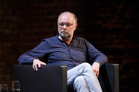 Luisa Neubauer und Bernd Ulrich auf der phil.cologne 2021 in Köln