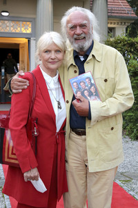 Theaterpremiere 'Dinge, die ich sicher weiß' in Berlin