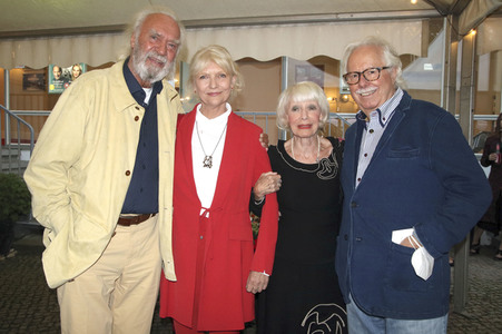 Theaterpremiere 'Dinge, die ich sicher weiß' in Berlin