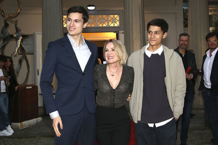 Theaterpremiere 'Dinge, die ich sicher weiß' in Berlin