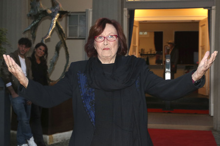 Theaterpremiere 'Dinge, die ich sicher weiß' in Berlin