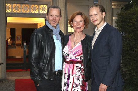 Theaterpremiere 'Dinge, die ich sicher weiß' in Berlin