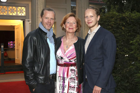 Theaterpremiere 'Dinge, die ich sicher weiß' in Berlin