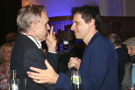 Theaterpremiere 'Dinge, die ich sicher weiß' in Berlin