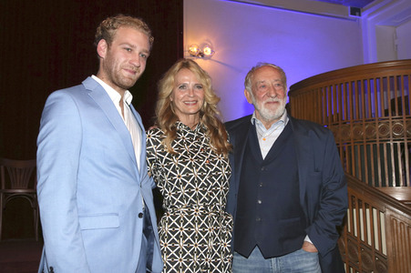 Theaterpremiere 'Dinge, die ich sicher weiß' in Berlin