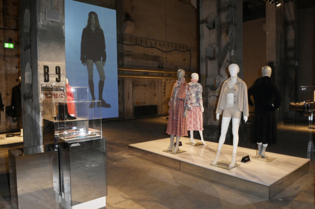 Gruppenausstellung Der Berliner Salon auf der MBFW Berlin Spring/Summer 2022