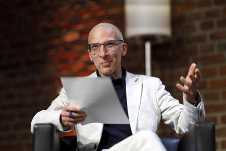 Sam Ginn und Hans Ulrich Gumbrecht auf der phil.cologne 2021 in Köln