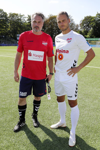 Benefiz-Fußballspiel 'Kicken mit Herz' 2021 in Hamburg