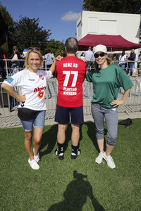 Benefiz-Fußballspiel 'Kicken mit Herz' 2021 in Hamburg