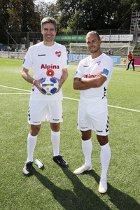 Benefiz-Fußballspiel 'Kicken mit Herz' 2021 in Hamburg