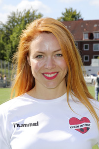 Benefiz-Fußballspiel 'Kicken mit Herz' 2021 in Hamburg