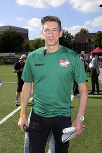 Benefiz-Fußballspiel 'Kicken mit Herz' 2021 in Hamburg