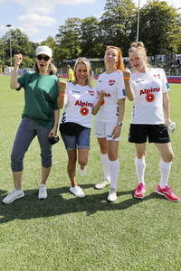 Benefiz-Fußballspiel 'Kicken mit Herz' 2021 in Hamburg