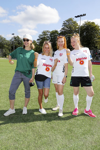 Benefiz-Fußballspiel 'Kicken mit Herz' 2021 in Hamburg