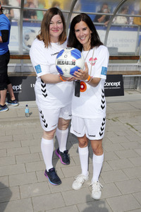 Benefiz-Fußballspiel 'Kicken mit Herz' 2021 in Hamburg