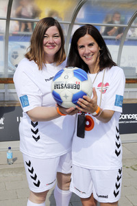 Benefiz-Fußballspiel 'Kicken mit Herz' 2021 in Hamburg